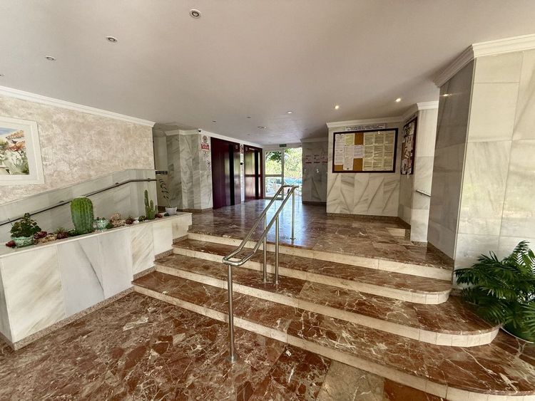Apartment | Resale in Marbesa in Marbesa, Costa del Sol - Photo 2