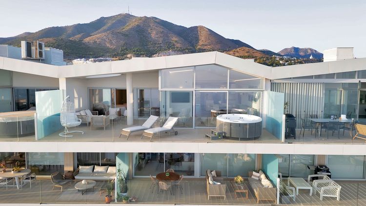 listing card gallery