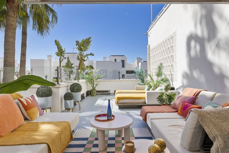 Apartment | Resale in Torrequebrada in Torrequebrada, Costa del Sol - Photo 2