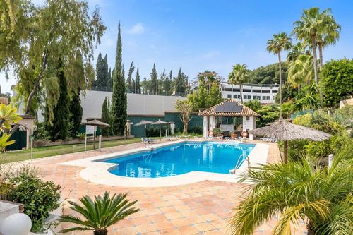 Apartment | Resale in Aloha — Aloha, Costa del Sol