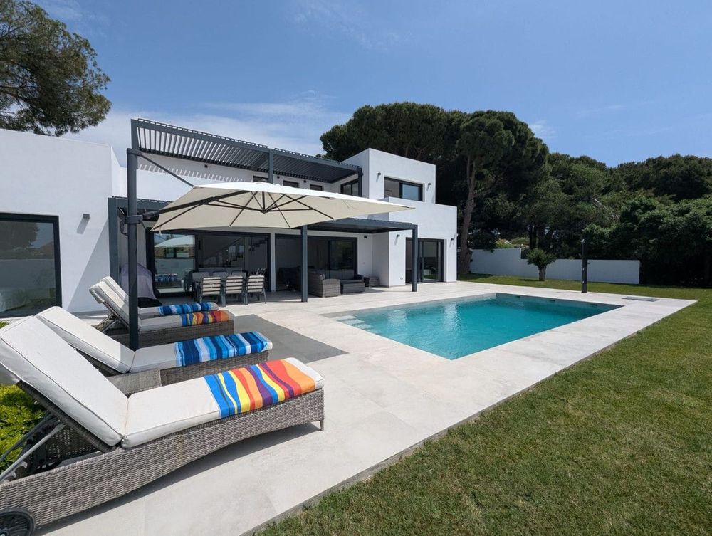 House | Resale in Artola in Artola, Costa del Sol - Main property photo