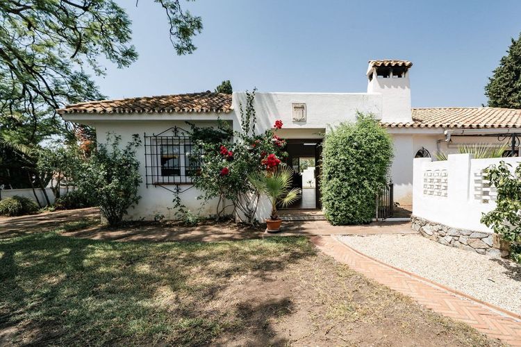 House | Resale in Benahavís in Benahavís Others, Costa del Sol - Photo 2