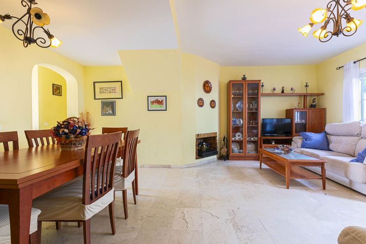 House | Resale in Marbella in Marbella Others, Costa del Sol - Photo 4