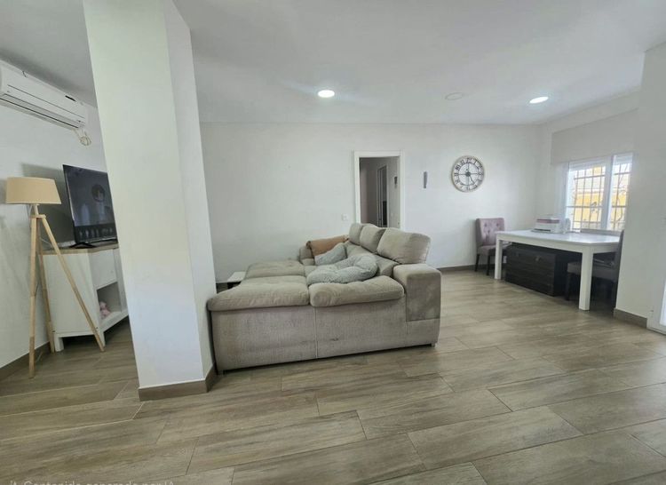 House | Resale in Málaga in Málaga, Costa del Sol - Photo 4
