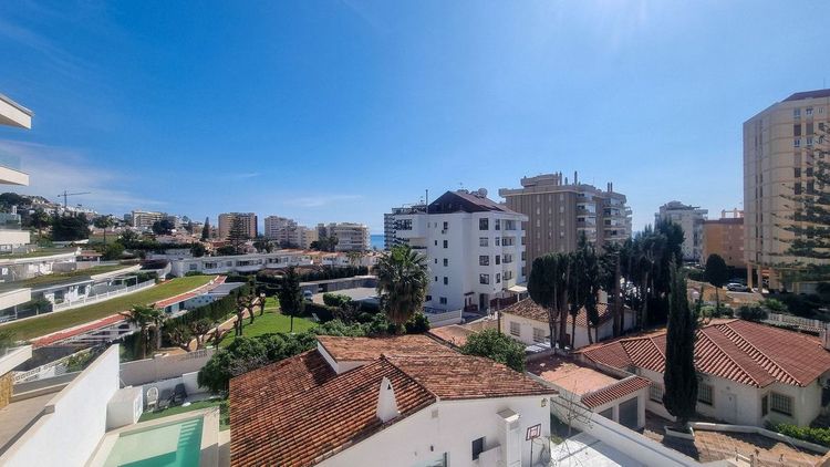 Apartment | Resale in Torreblanca in Torreblanca, Costa del Sol - Photo 2