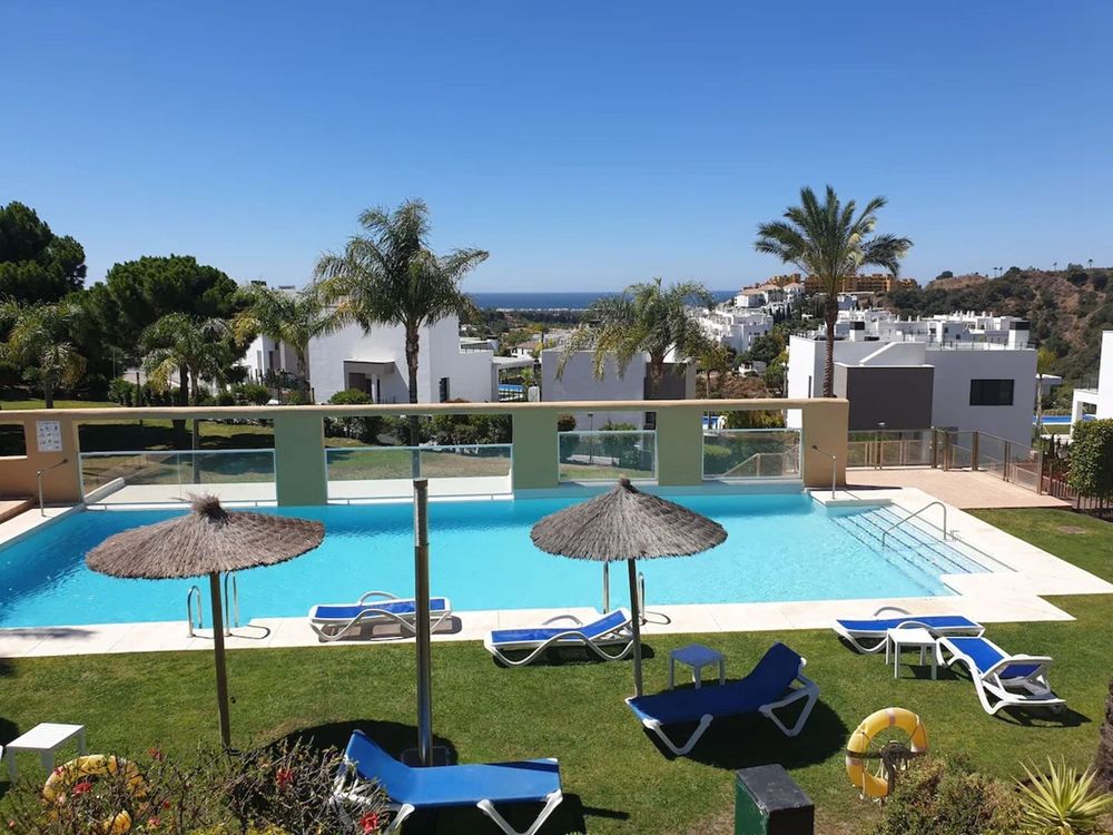 Apartment | Resale in Estepona in Estepona, Costa del Sol - Main property photo