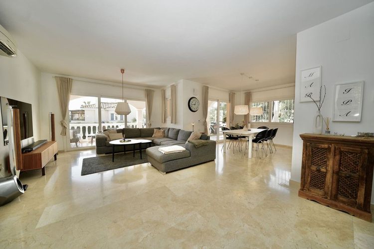 House | Resale in La Capellania in La Capellania, Costa del Sol - Photo 2