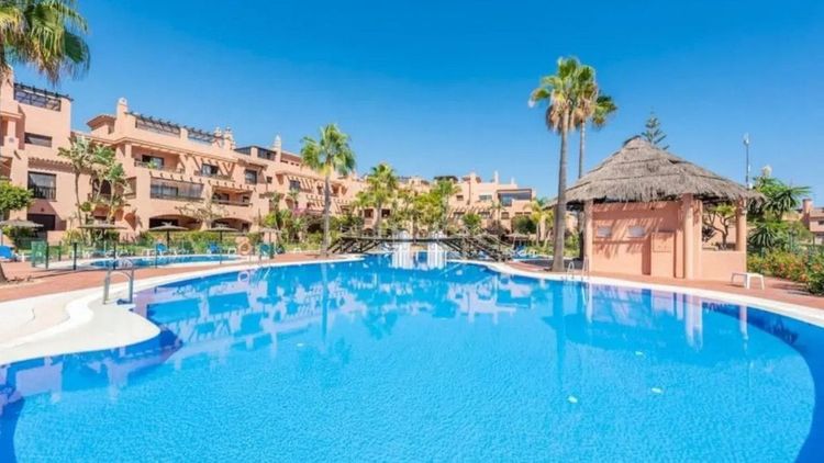 Apartment | Resale in Estepona in Estepona, Costa del Sol - Photo 2