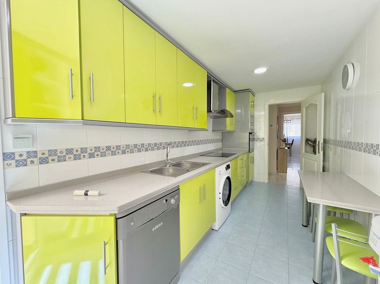 Apartment | Resale in Las Lagunas in Las Lagunas, Costa del Sol - Photo 4