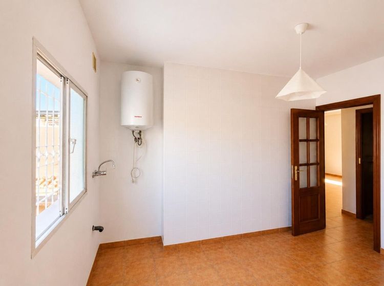 House | Resale in Los Prados in Los Prados, Costa del Sol - Photo 5