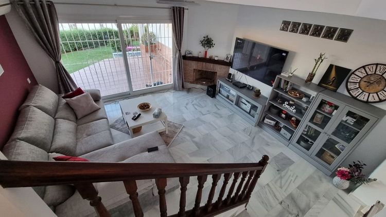 House | Resale in Calahonda in Calahonda, Costa del Sol - Photo 4