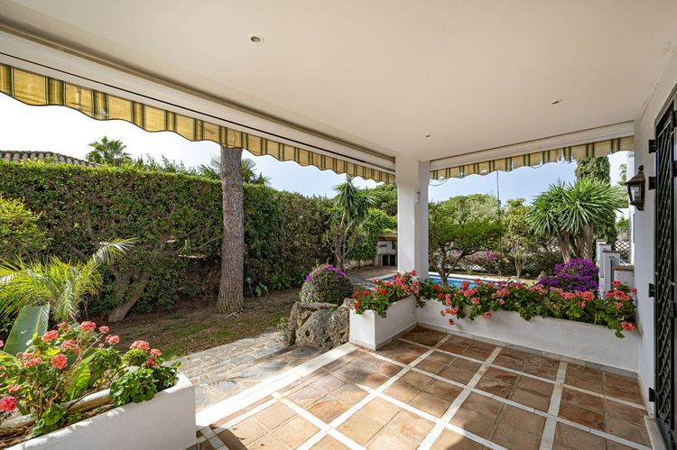 House | Resale in Nagüeles in Nagüeles, Costa del Sol - Photo 3