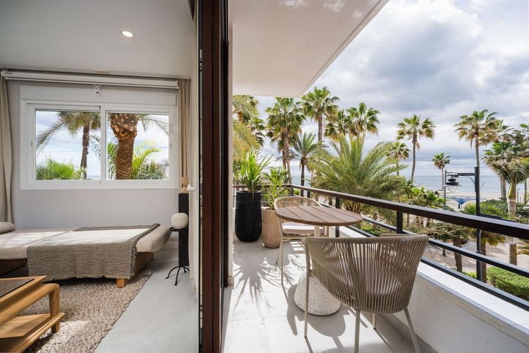 Apartment | Resale in Estepona in Estepona, Costa del Sol - Photo 2