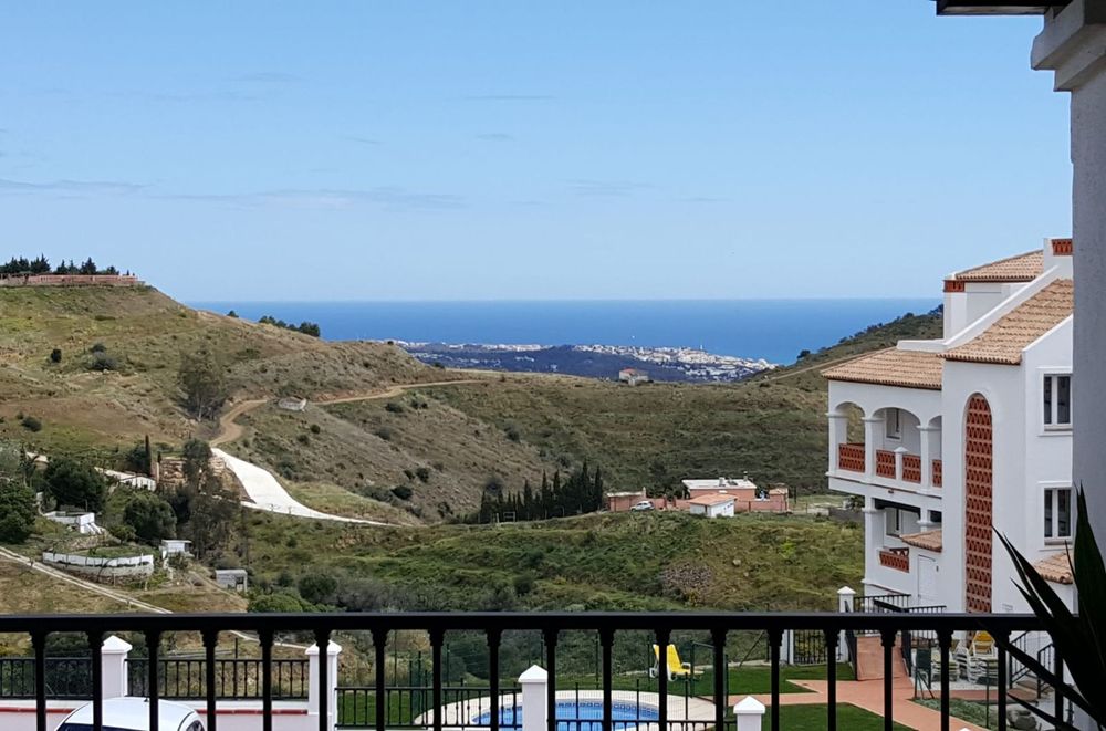 Apartment | Resale in Calahonda in Calahonda, Costa del Sol - Main property photo