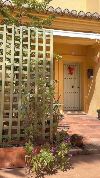 House | Resale in San Roque in San Roque, Costa del Sol - Photo 2