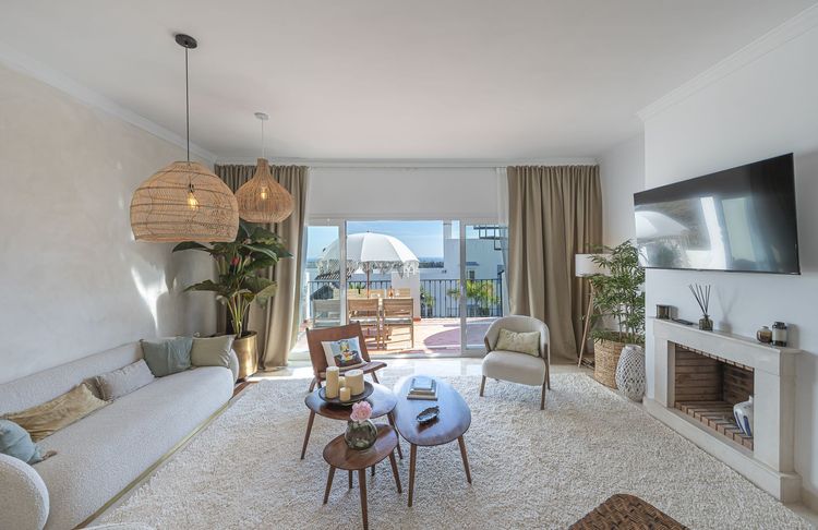 Apartment | Resale in Benahavís in Benahavís, Costa del Sol - Photo 4