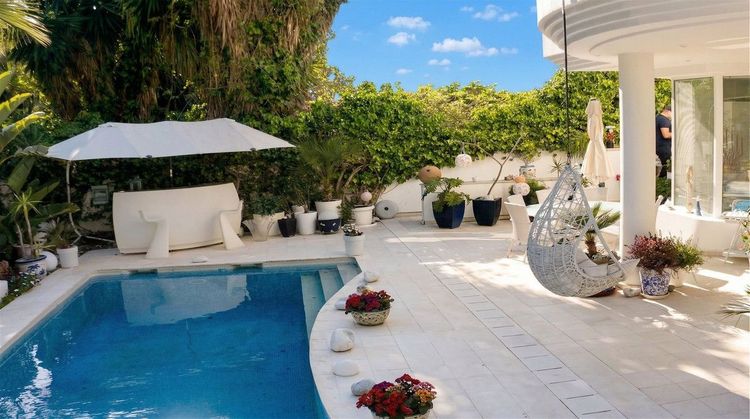 House | Resale in New Golden Mile in New Golden Mile, Costa del Sol - Photo 2