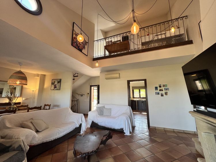 House | Resale in Estepona in Estepona, Costa del Sol - Photo 5