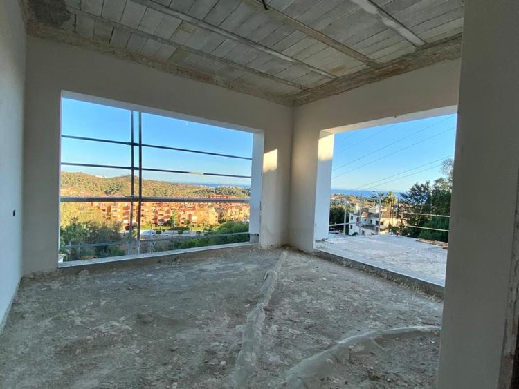 House | Resale in Las Chapas in Las Chapas, Costa del Sol - Photo 4