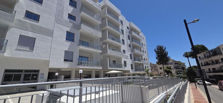 Apartment | Resale in Benalmadena in Benalmadena Others, Costa del Sol - Photo 3