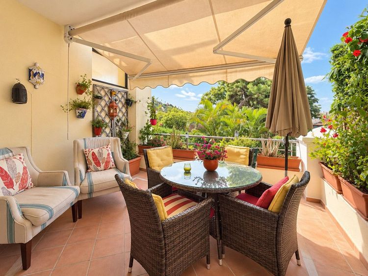 Apartment | Resale in Los Arqueros in Los Arqueros, Costa del Sol - Photo 3