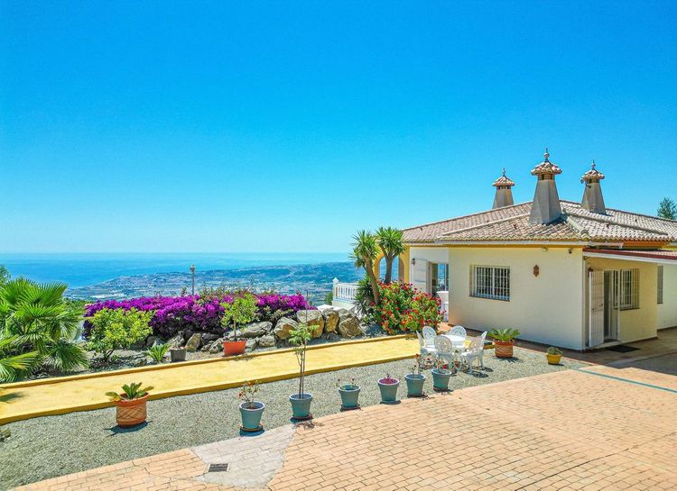 House | Resale in Arenas in Arenas, Costa del Sol - Photo 5