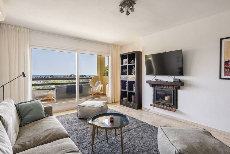 Apartment | Resale in Selwo in Selwo, Costa del Sol - Photo 2