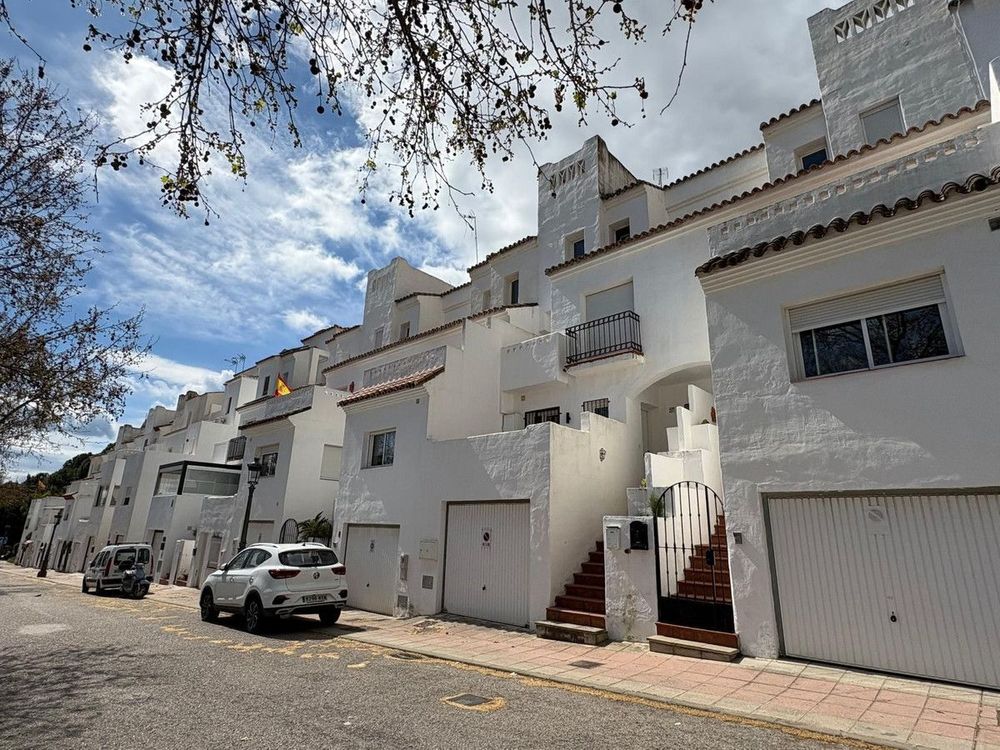 House | Resale in Estepona in Estepona, Costa del Sol - Main property photo