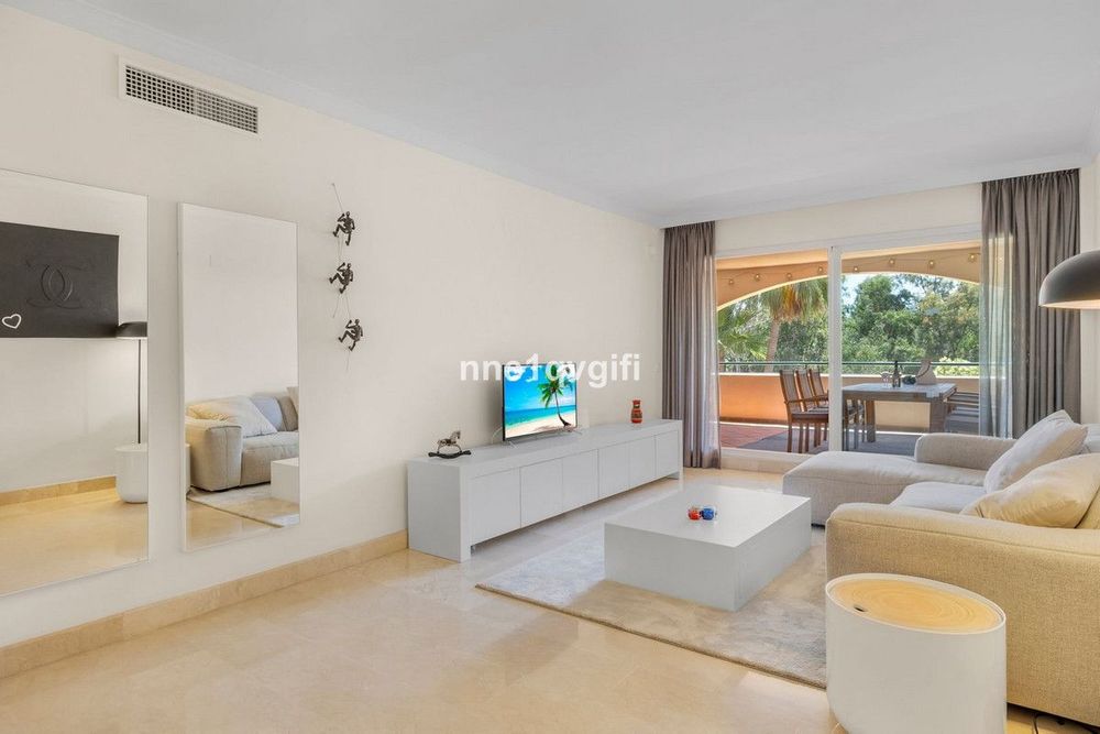 Apartment | Resale in Elviria in Elviria, Costa del Sol - Main property photo