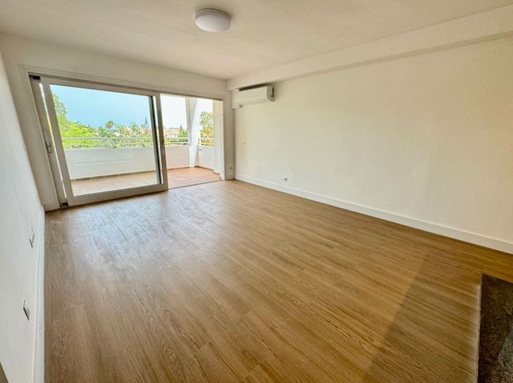 Apartment | Resale in Atalaya in Atalaya, Costa del Sol - Photo 2