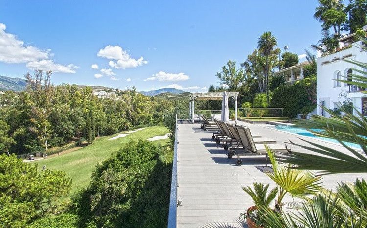House | Resale in Aloha in Aloha, Costa del Sol - Photo 2