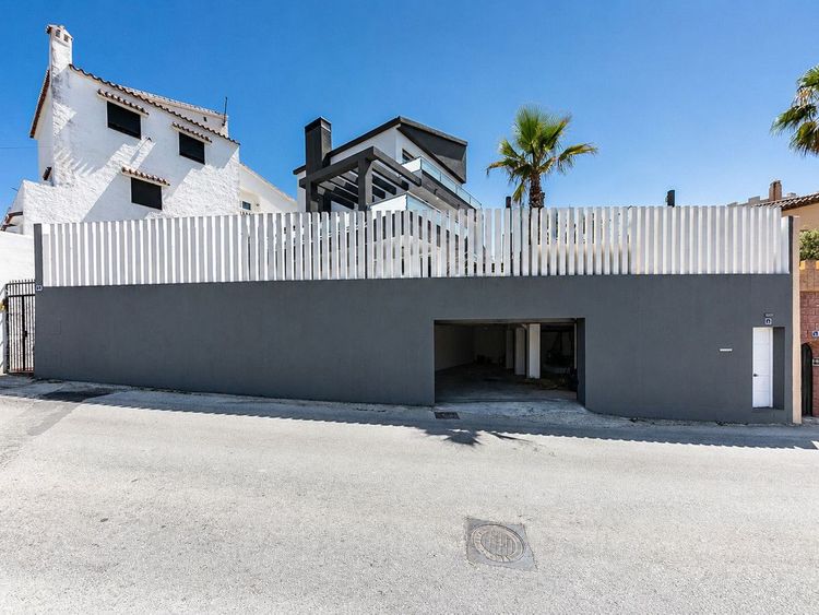 House | Resale in El Faro in El Faro, Costa del Sol - Photo 3