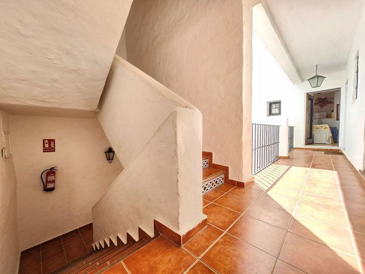 Apartment | Resale in Puerto Banús in Puerto Banús, Nueva Andalucía, Costa del Sol - Photo 2