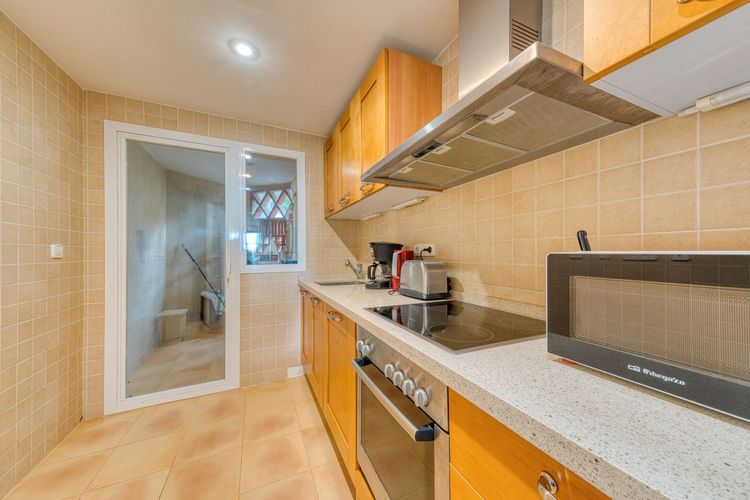 Apartment | Resale in Los Arqueros in Los Arqueros, Costa del Sol - Photo 3