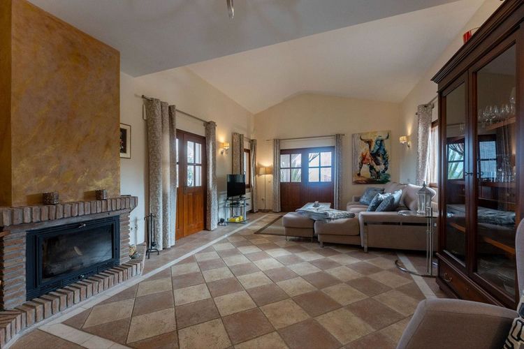 House | Resale in Casarabonela in Casarabonela, Costa del Sol - Photo 5