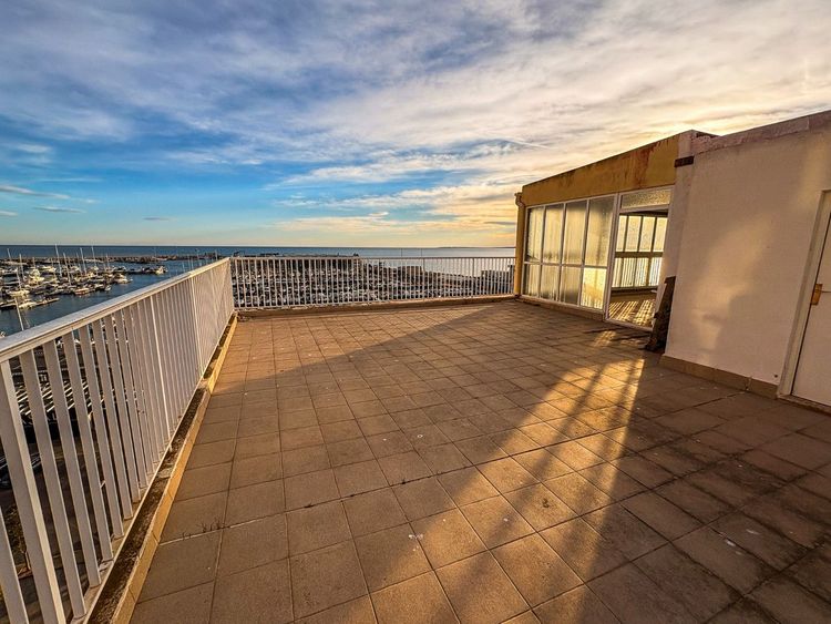 Apartment | Resale in Santa Pola in Santa Pola, Costa Blanca - Photo 2