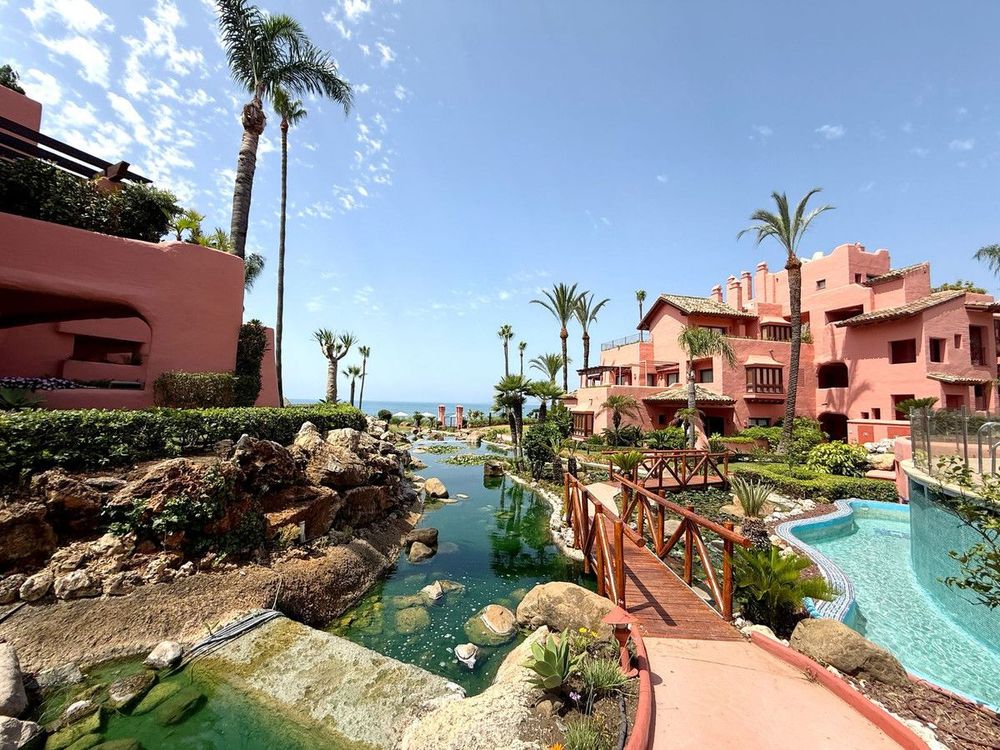 Apartment | Resale in New Golden Mile in New Golden Mile, Costa del Sol - Main property photo