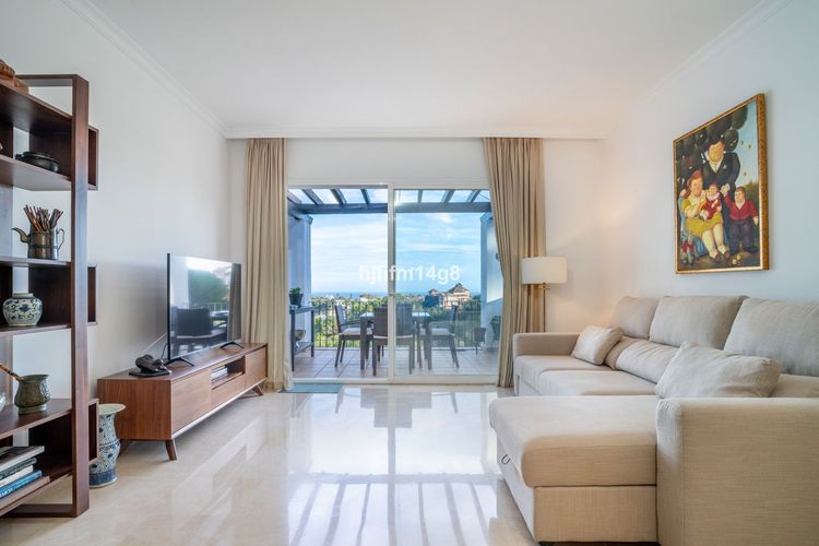 Apartment | Resale in Benahavís in Benahavís, Costa del Sol - Photo 5