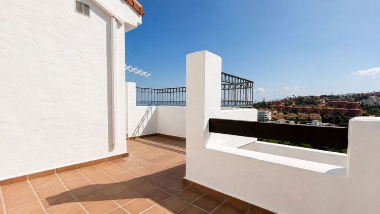 House | Resale in La Alcaidesa in La Alcaidesa, Costa del Sol - Photo 4