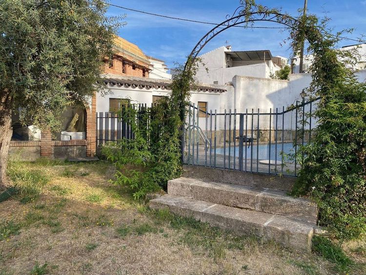 House | Resale in Arriate in Arriate, Costa del Sol - Photo 4