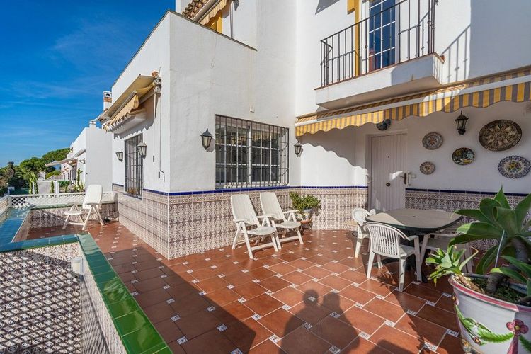 House | Resale in Costabella in Costabella, Costa del Sol - Photo 3