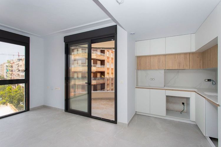 Apartment | Resale in Torrevieja in Torrevieja, Costa Blanca - Photo 3