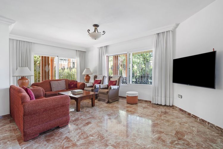 House | Resale in Alhaurín de la Torre in Alhaurín de la Torre, Costa del Sol - Photo 5
