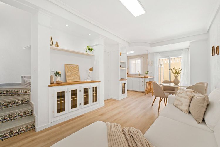 House | Resale in Villamartin in Villamartin, Orihuela Costa, Costa Blanca - Photo 3