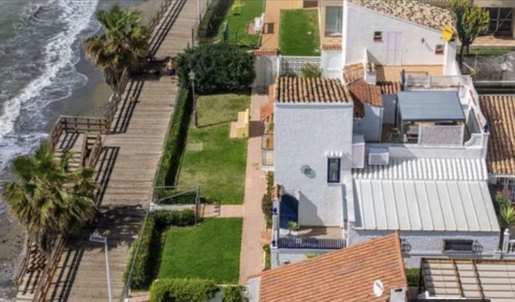 House | Resale in Estepona in Estepona, Costa del Sol - Photo 4