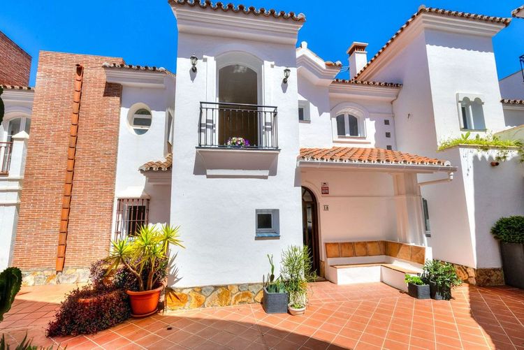 House | Resale in Mijas Costa in Mijas Costa, Costa del Sol - Photo 2