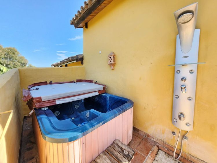 House | Resale in Nagüeles in Nagüeles, Costa del Sol - Photo 5