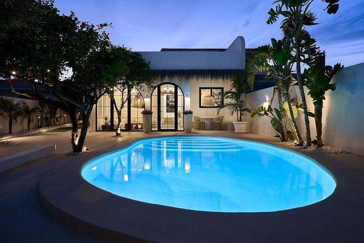 House | Resale in El Pinillo in El Pinillo, Costa del Sol - Photo 4