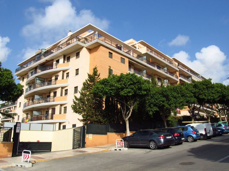 Apartment | Resale in El Pinillo in El Pinillo, Costa del Sol - Photo 4