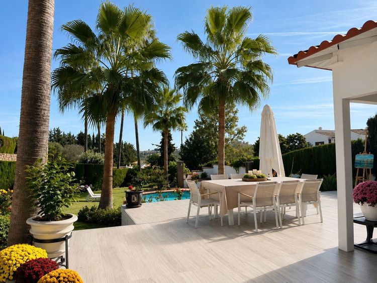 House | Resale in El Paraiso in El Paraiso, Costa del Sol - Photo 2